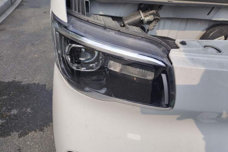 Used Wuling Zhiguang New Energy 2025 Standard Model Right Front Headlight