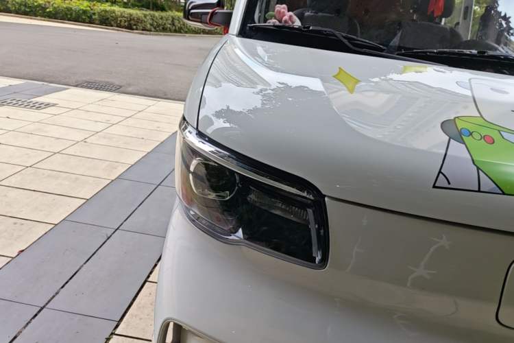 Used Wuling Zhiguang New Energy 2025 Model 305km Ambitious Edition Right Front Headlight