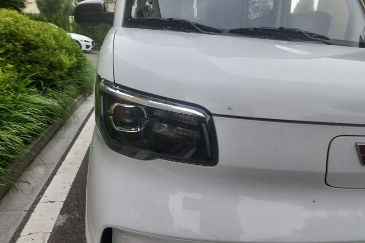 Used Wuling Zhiguang New Energy 2025 Model 305km Ambitious Edition Right Front Headlight