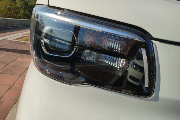 Used Wuling Zhiguang New Energy 2025 Standard Model Right Front Headlight