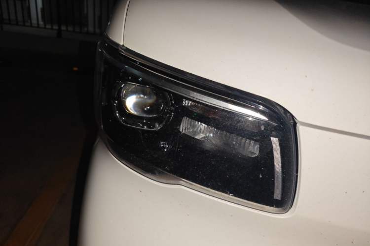 Used Wuling Zhiguang New Energy 2025 Standard Model Right Front Headlight