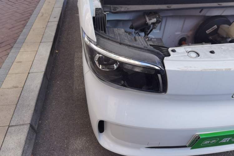 Used Wuling Zhiguang New Energy 2025 Standard Model Right Front Headlight
