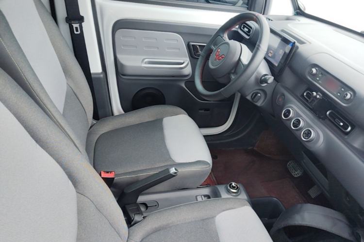 Used Wuling Zhiguang New Energy 2025 Model 305km Ambitious Edition Right Front Seat