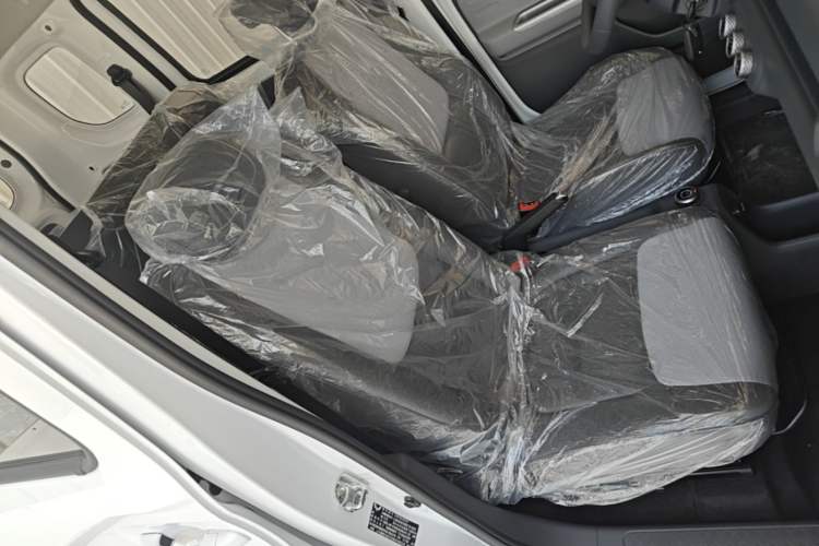 Used Wuling Zhiguang New Energy 2025 Model 305km Ambitious Edition Right Front Seat