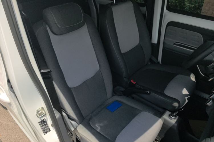 Used Wuling Zhiguang New Energy 2025 Model 305km Ambitious Edition Right Front Seat