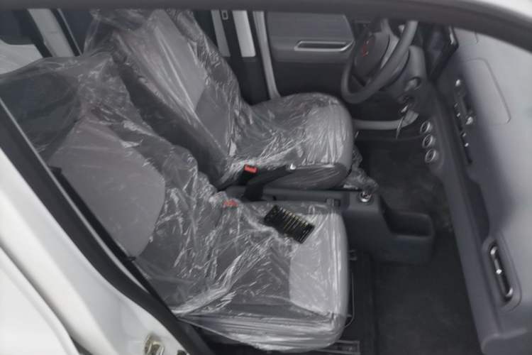 Used Wuling Zhiguang New Energy 2025 Model 305km Ambitious Edition Right Front Seat