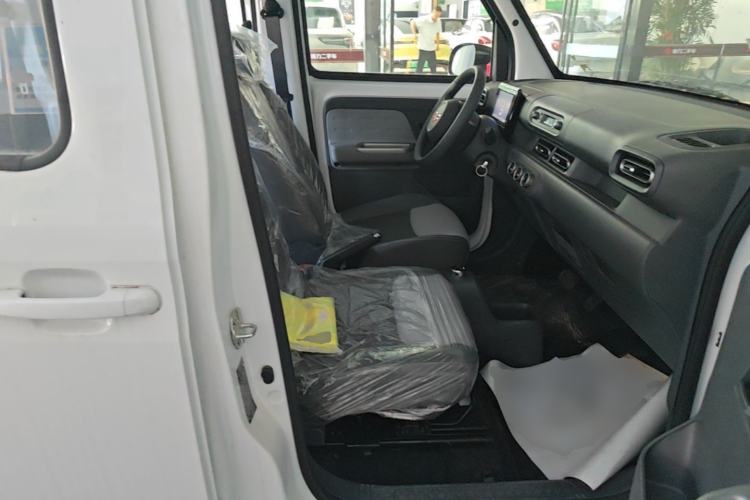 Used Wuling Zhiguang New Energy 2025 Model 305km Ambitious Edition Right Front Seat