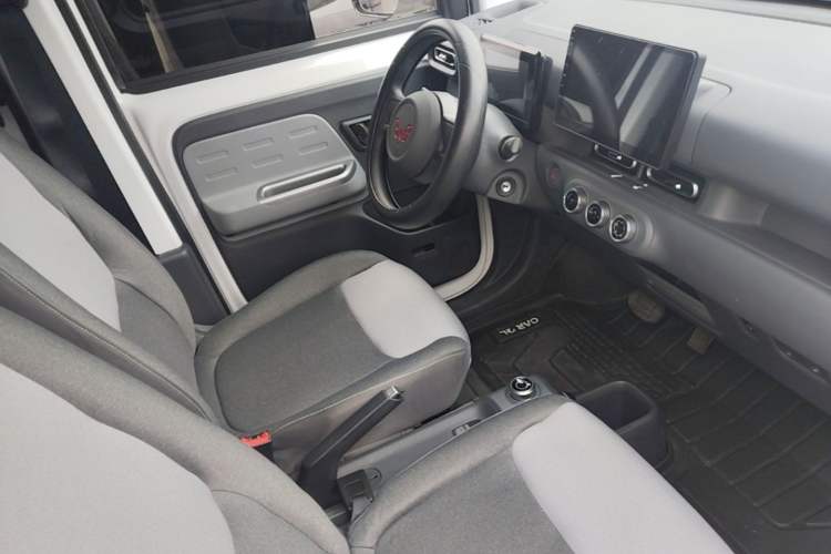 Used Wuling Zhiguang New Energy 2025 Model 305km Ambitious Edition Right Front Seat