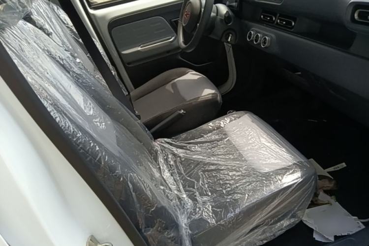 Used Wuling Zhiguang New Energy 2025 Model 305km Ambitious Edition Right Front Seat