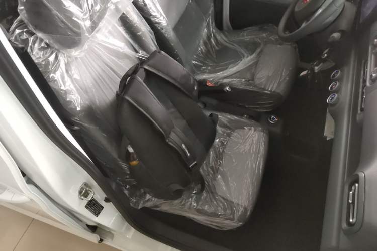 Used Wuling Zhiguang New Energy 2025 Model 305km Ambitious Edition Right Front Seat