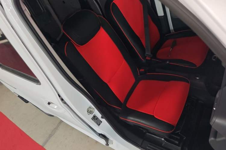 Used Wuling Zhiguang New Energy 2025 Model 305km Ambitious Edition Right Front Seat