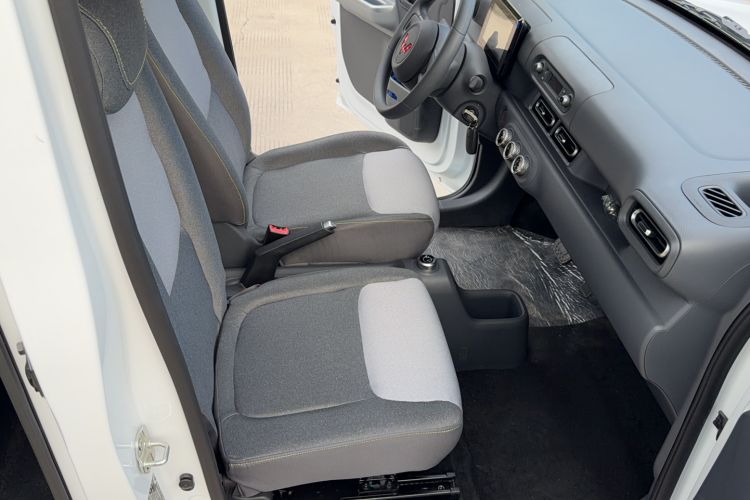 Used Wuling Zhiguang New Energy 2025 Model 305km Ambitious Edition Right Front Seat