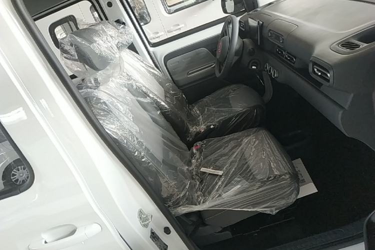 Used Wuling Zhiguang New Energy 2025 Model 305km Ambitious Edition Right Front Seat