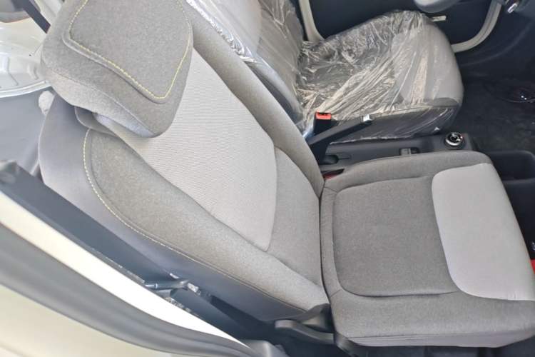Used Wuling Zhiguang New Energy 2025 Model 305km Ambitious Edition Right Front Seat