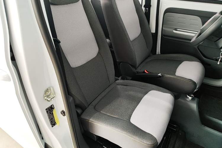 Used Wuling Zhiguang New Energy 2025 Model 305km Ambitious Edition Right Front Seat