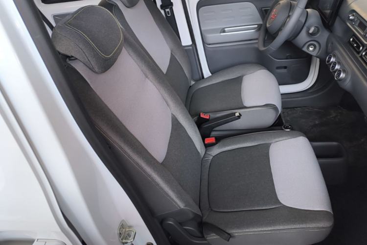 Used Wuling Zhiguang New Energy 2025 Model 305km Ambitious Edition Right Front Seat