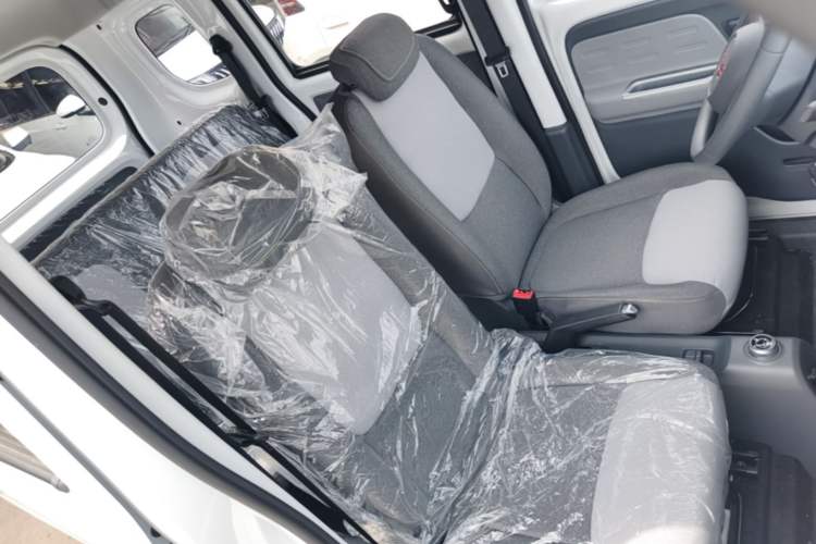 Used Wuling Zhiguang New Energy 2025 Model 305km Ambitious Edition Right Front Seat