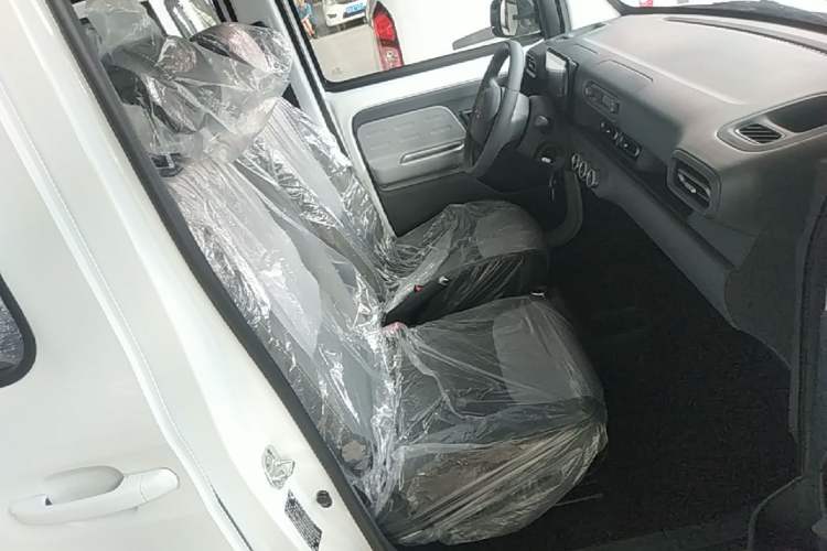 Used Wuling Zhiguang New Energy 2025 Model 305km Ambitious Edition Right Front Seat