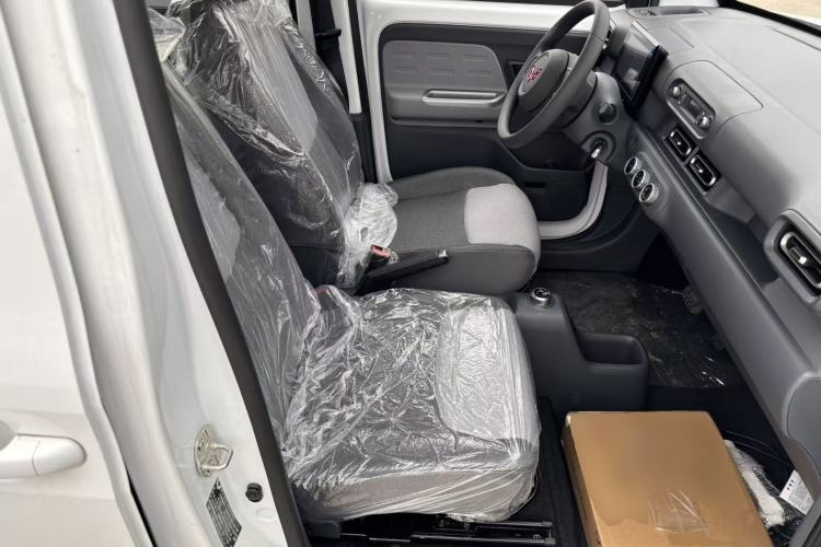 Used Wuling Zhiguang New Energy 2025 Model 305km Ambitious Edition Right Front Seat