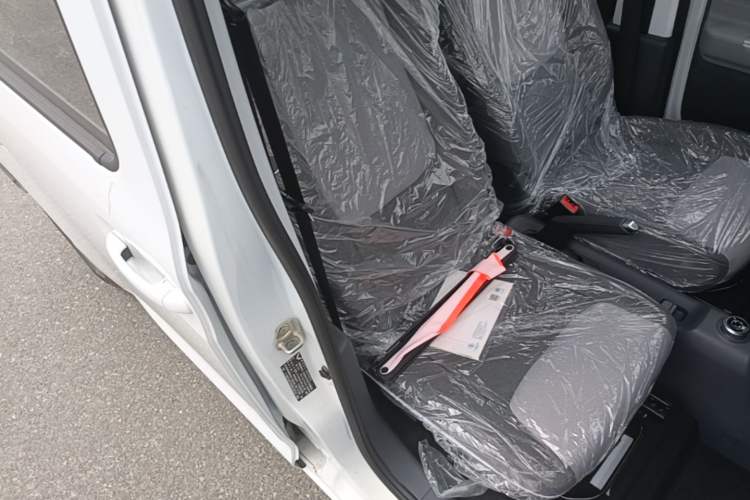 Used Wuling Zhiguang New Energy 2025 Model 305km Ambitious Edition Right Front Seat