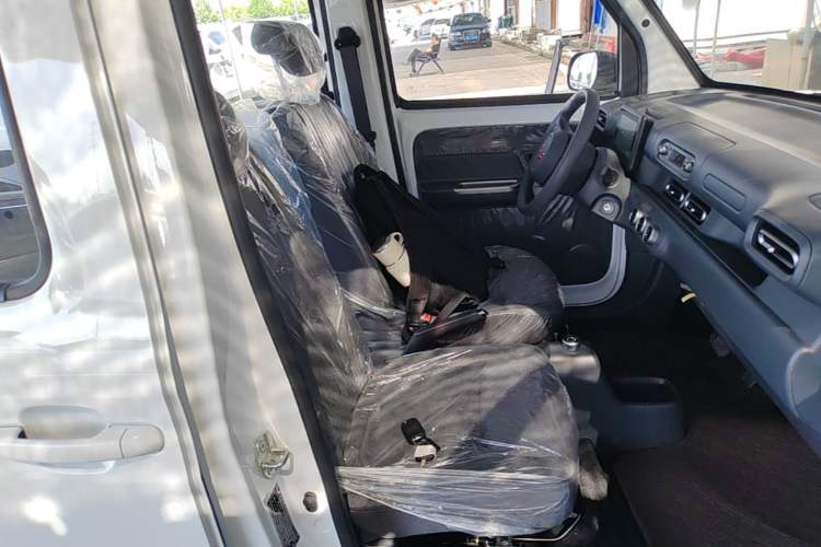 Used Wuling Zhiguang New Energy 2025 Comfort Model Right Front Seat