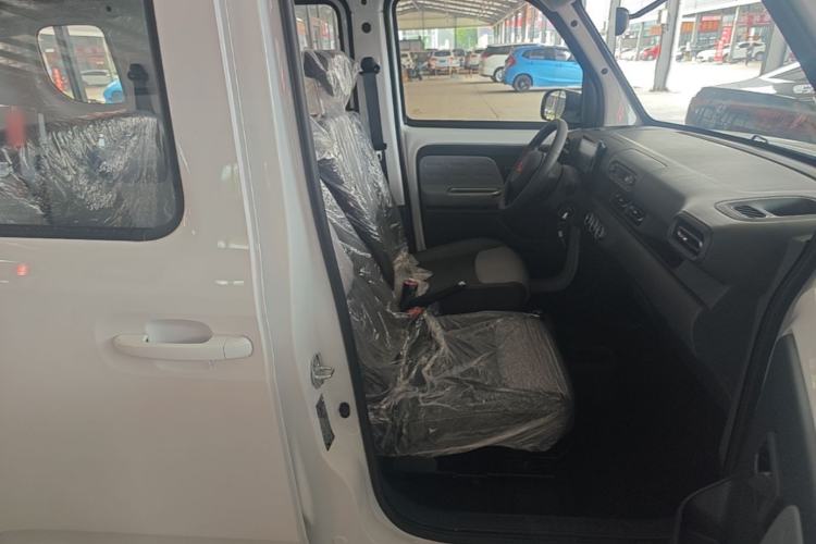 Used Wuling Zhiguang New Energy 2025 Model 305km Ambitious Edition Right Front Seat