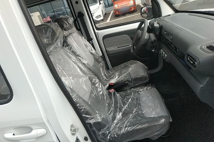 Used Wuling Zhiguang New Energy 2025 Model 305km Ambitious Edition Right Front Seat