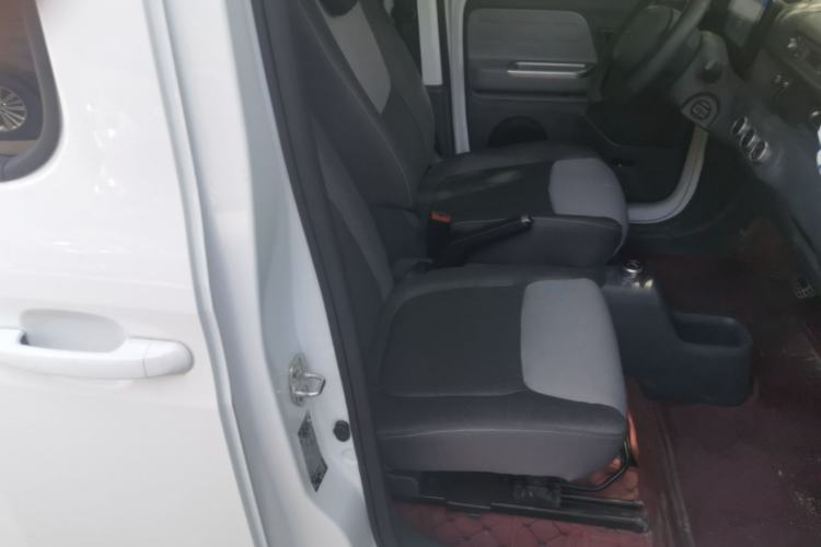 Used Wuling Zhiguang New Energy 2025 Model 305km Ambitious Edition Right Front Seat