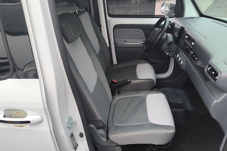 Used Wuling Zhiguang New Energy 2025 Model 305km Ambitious Edition Right Front Seat