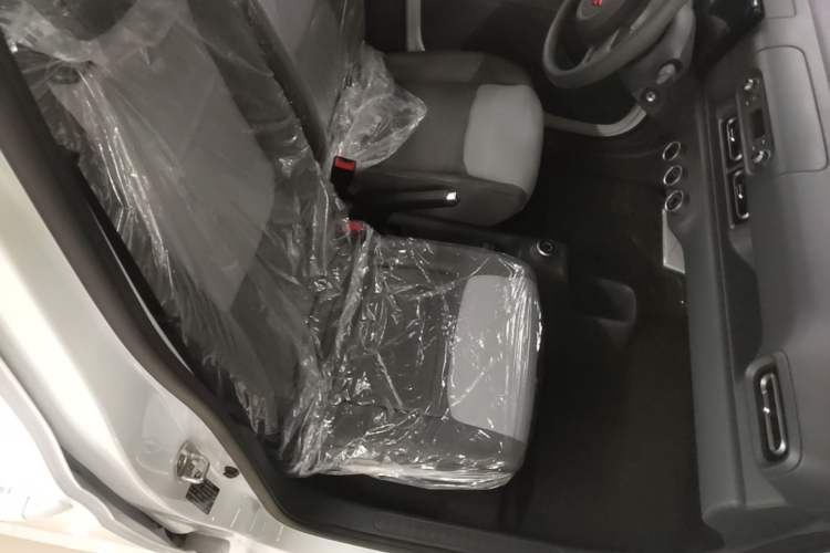 Used Wuling Zhiguang New Energy 2025 Model 305km Ambitious Edition Right Front Seat