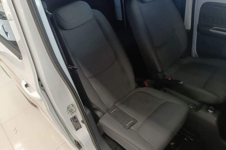 Used Wuling Zhiguang New Energy 2025 Comfort Model Right Front Seat