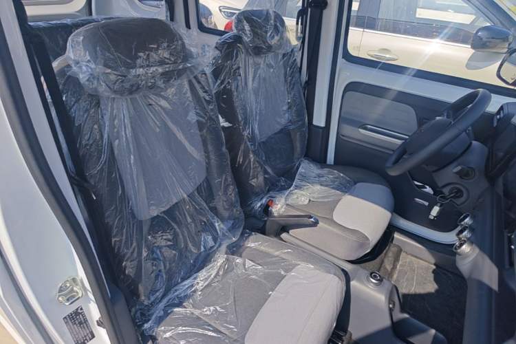 Used Wuling Zhiguang New Energy 2025 Model 305km Ambitious Edition Right Front Seat