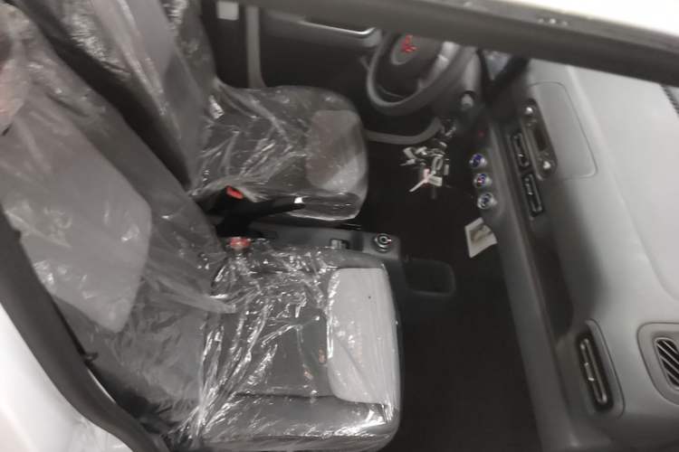 Used Wuling Zhiguang New Energy 2025 Model 305km Ambitious Edition Right Front Seat