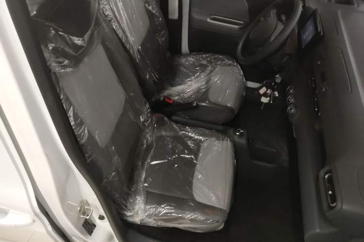 Used Wuling Zhiguang New Energy 2025 Model 305km Ambitious Edition Right Front Seat