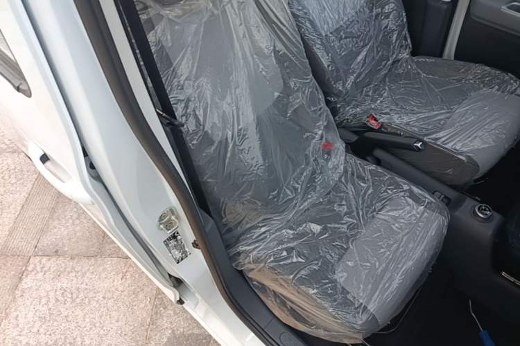 Used Wuling Zhiguang New Energy 2025 Model 305km Ambitious Edition Right Front Seat