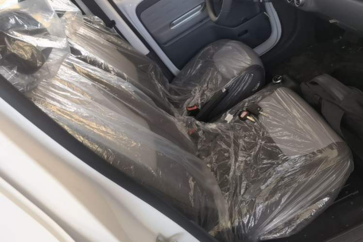 Used Wuling Zhiguang New Energy 2025 Model 305km Ambitious Edition Right Front Seat