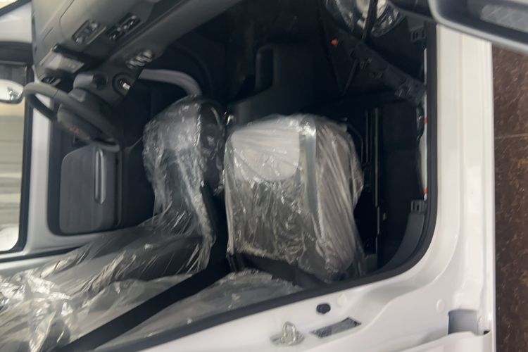 Used Wuling Zhiguang New Energy 2025 Model 305km Ambitious Edition Right Front Seat