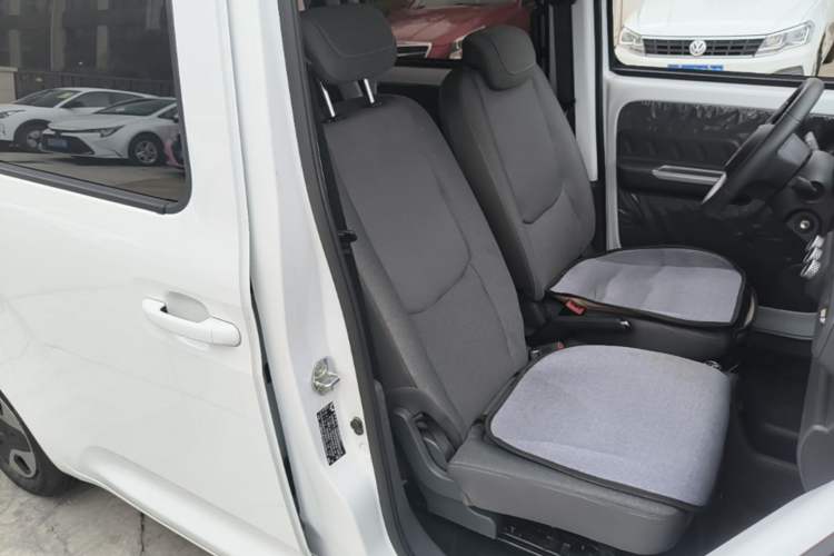 Used Wuling Zhiguang New Energy 2025 Comfort Model Right Front Seat