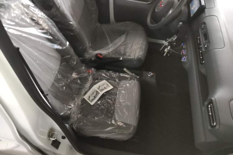 Used Wuling Zhiguang New Energy 2025 Model 305km Ambitious Edition Right Front Seat