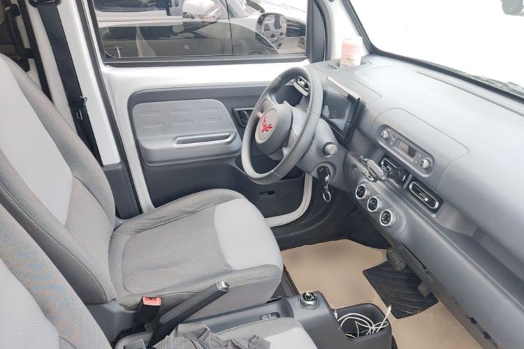 Used Wuling Zhiguang New Energy 2025 Model 305km Ambitious Edition Right Front Seat