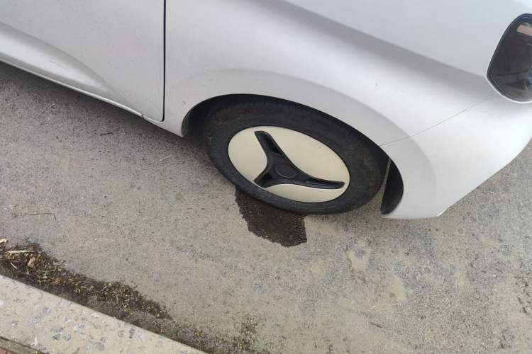 Used Wuling Zhiguang New Energy 2025 Standard Model Right Front Wheel Hub