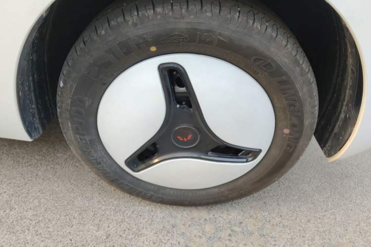 Used Wuling Zhiguang New Energy 2025 Standard Model Right Front Wheel Hub