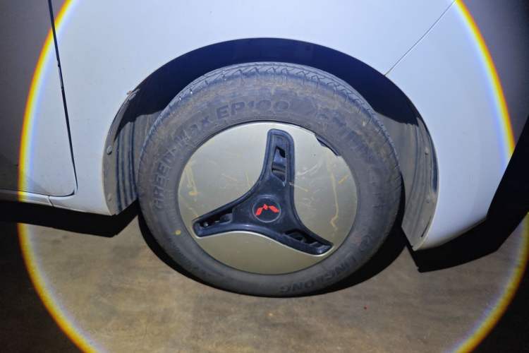 Used Wuling Zhiguang New Energy 2025 Standard Model Right Front Wheel Hub