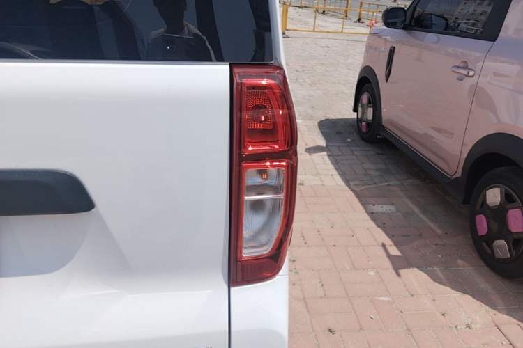 Used Wuling Zhiguang New Energy 2025 Standard Model Right Rear Taillight