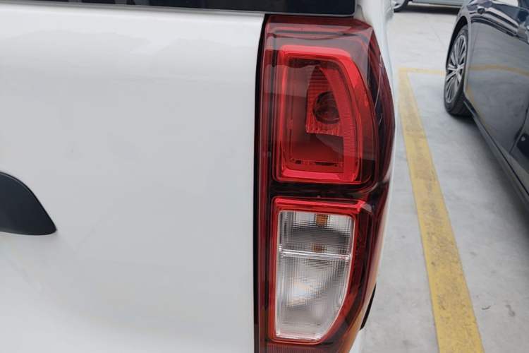 Used Wuling Zhiguang New Energy 2025 Model 305km Ambitious Edition Right Rear Taillight