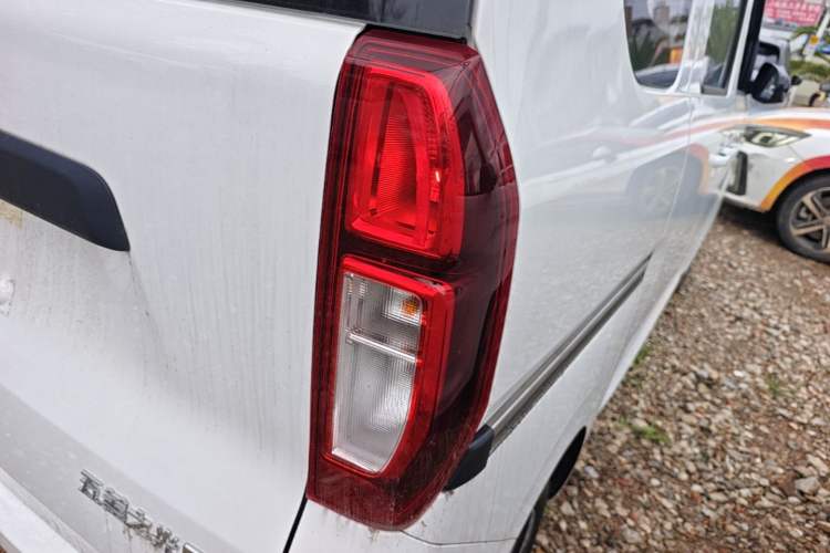 Used Wuling Zhiguang New Energy 2025 Model 305km Ambitious Edition Right Rear Taillight