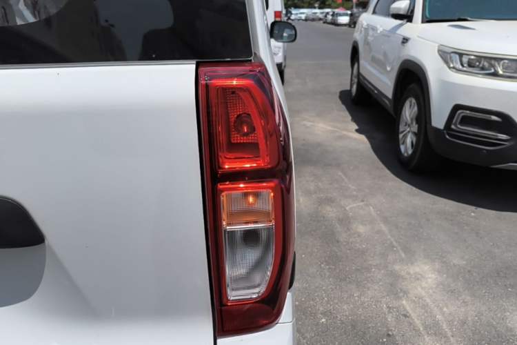 Used Wuling Zhiguang New Energy 2025 Model 305km Ambitious Edition Right Rear Taillight