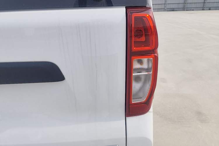 Used Wuling Zhiguang New Energy 2025 Model 305km Ambitious Edition Right Rear Taillight