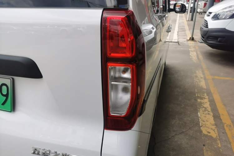 Used Wuling Zhiguang New Energy 2025 Standard Model Right Rear Taillight