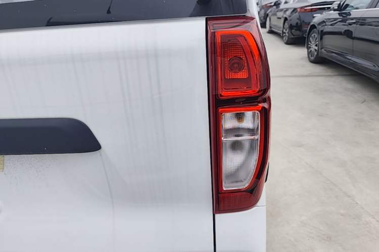 Used Wuling Zhiguang New Energy 2025 Standard Model Right Rear Taillight